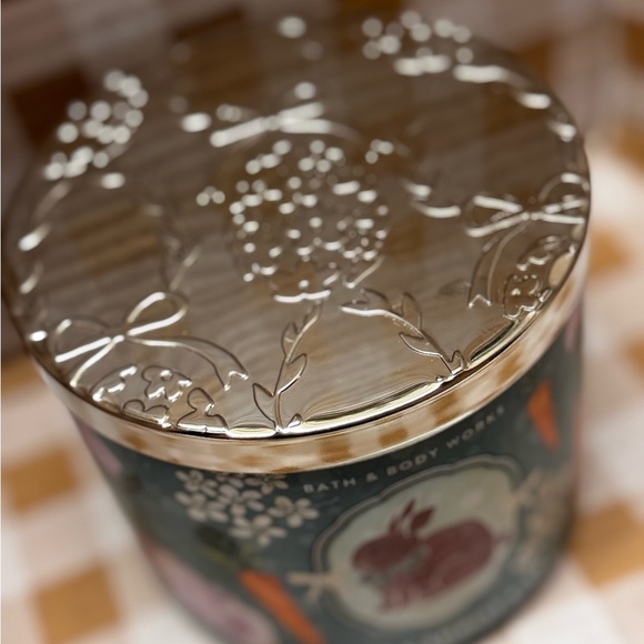 NEW B&BW Sweet Carrot Cake 3 Wick Candle - Picture 3 of 4